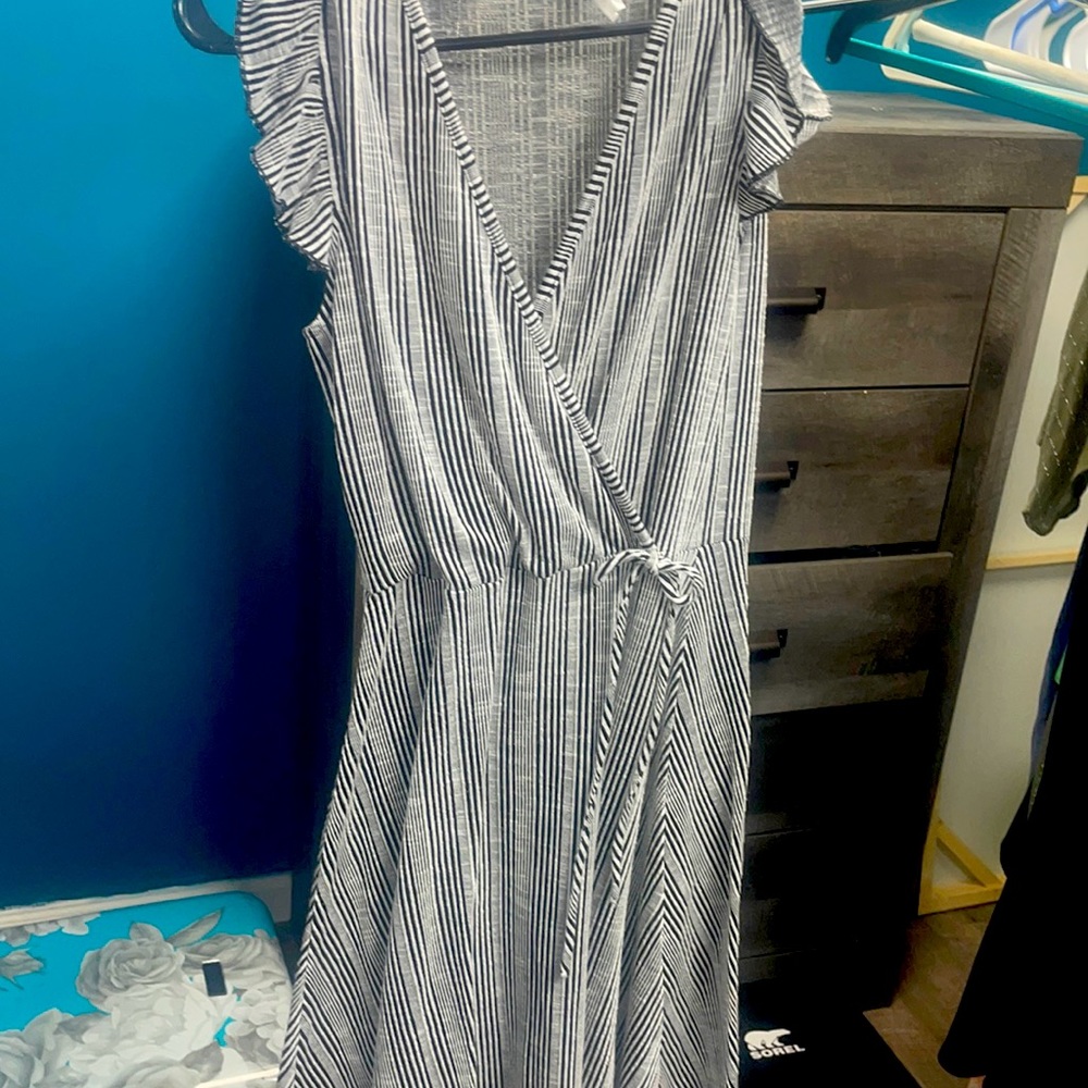 Black & white pin striped sleeveless,dress